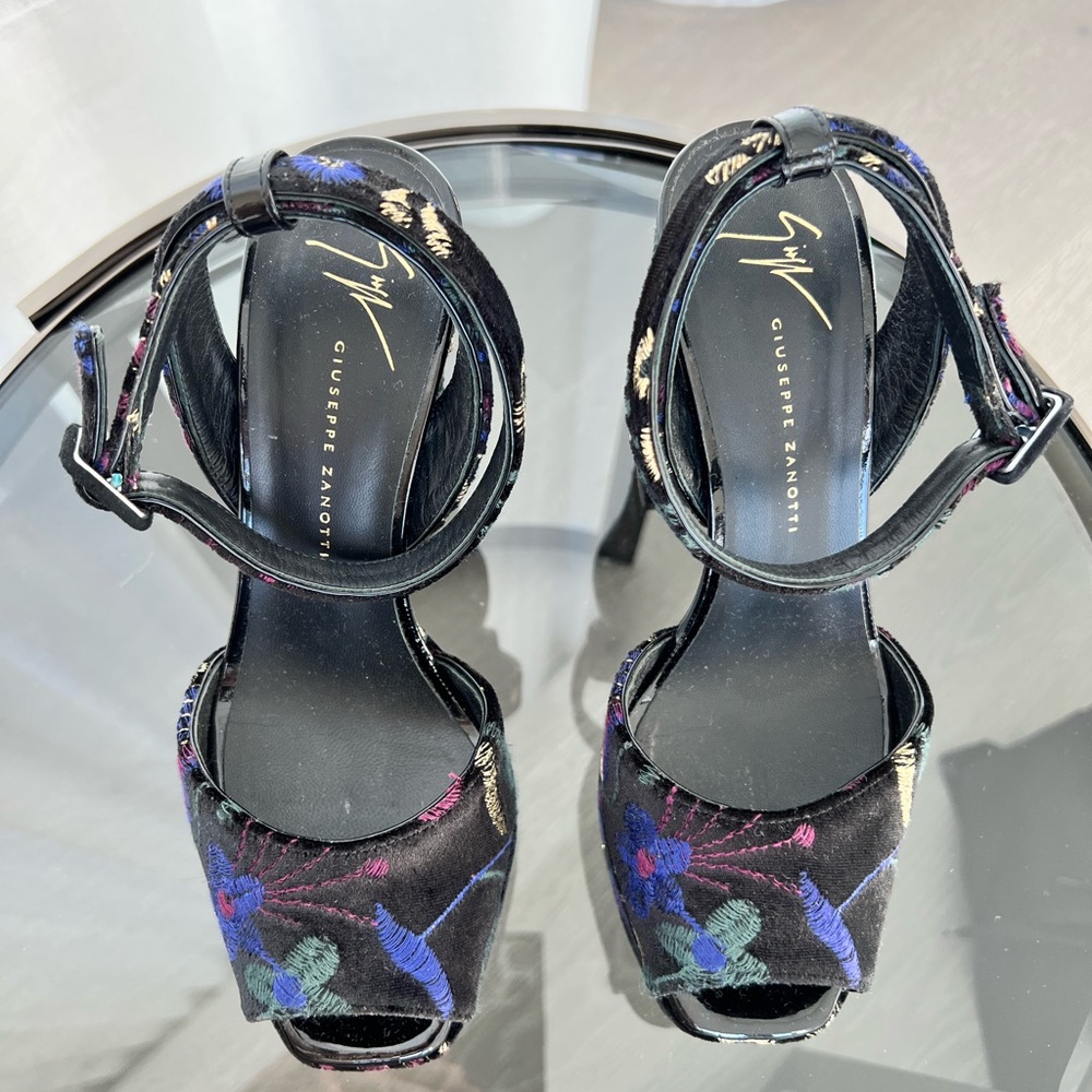 Giuseppe Zanotti sandals size 6